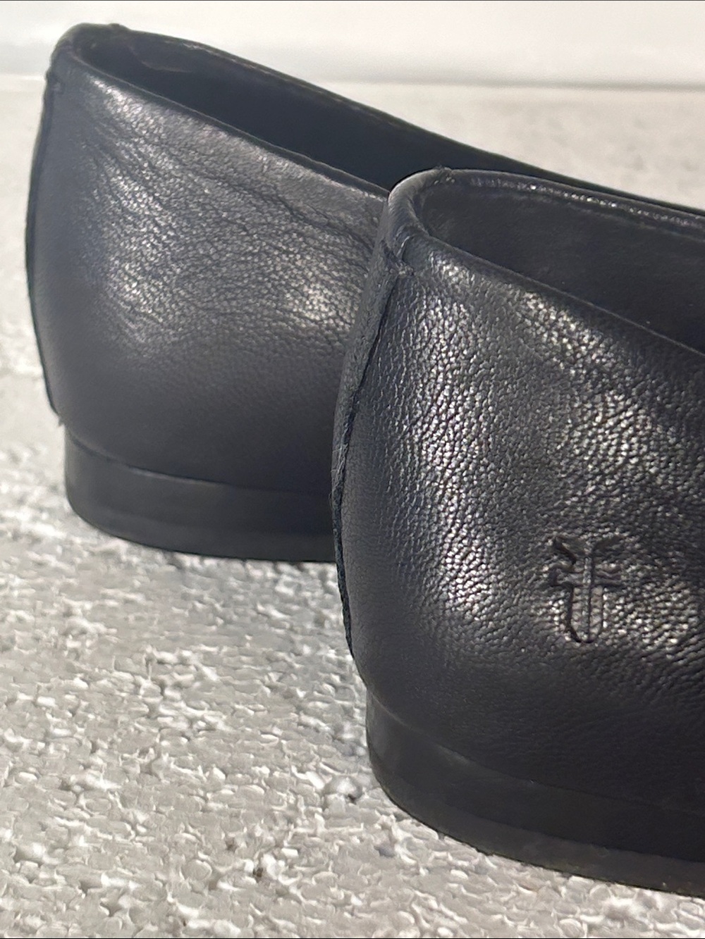 Frye SZ 9 Black Leather Ballet Flats Timeless Closet Staple Minimalist Academia - Picture 7 of 10
